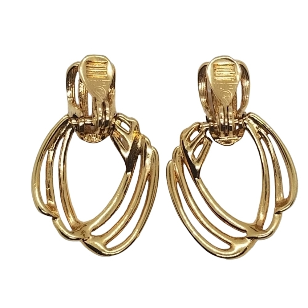 MONET VINTAGE GOLDTONED OPEN DESIGN DOORKNOCKER STYLE CLIP ON EARRINGS - Picture 4 of 5